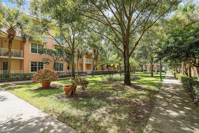 Building Photo - 1203 Town Center Dr