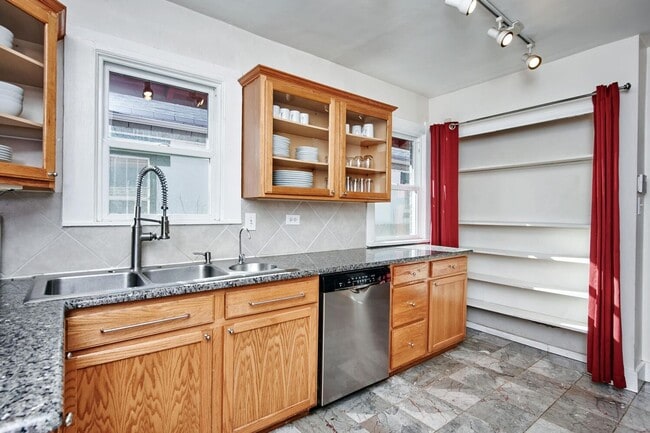 Building Photo - Long Realty & Property Management - Lovely Park Hill Home