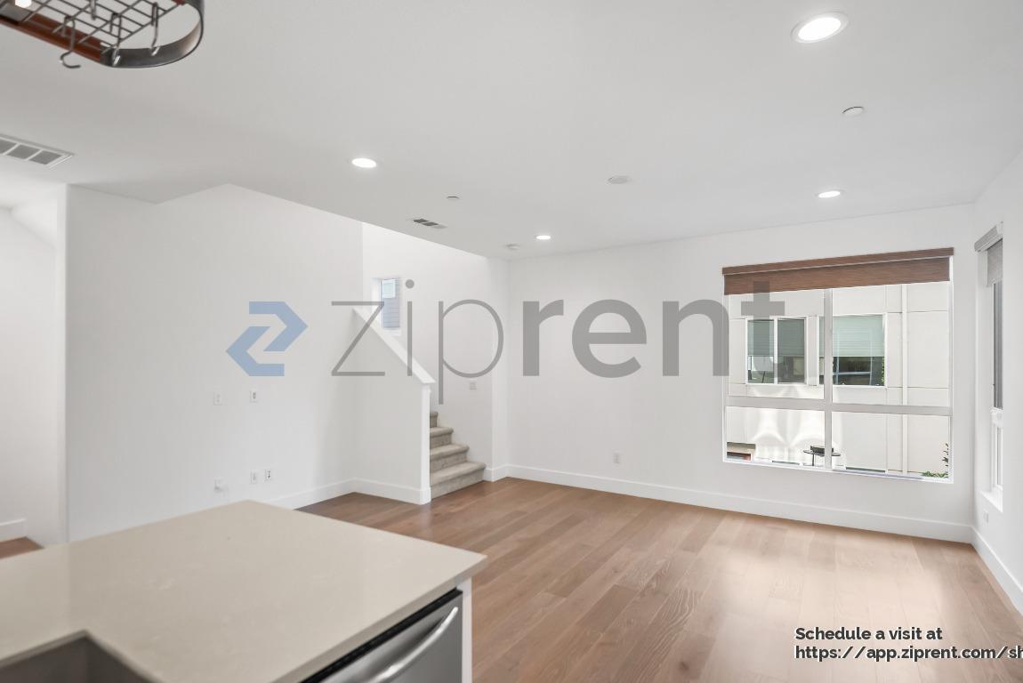 Building Photo - 1462 Longitude Dr