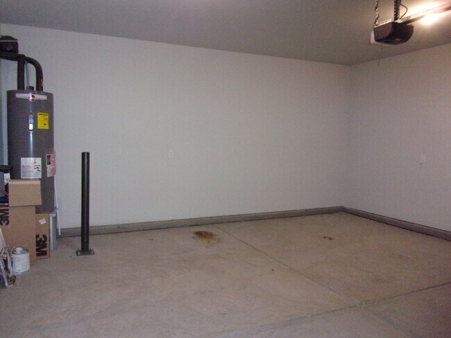 Building Photo - 2826 Capitol Dr