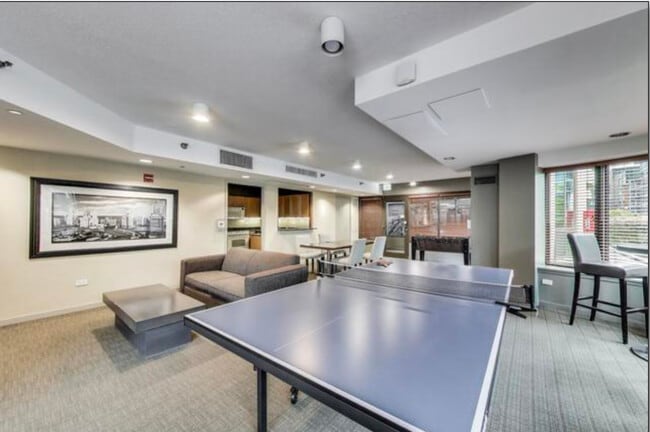 Building Photo - 400 N La Salle Dr
