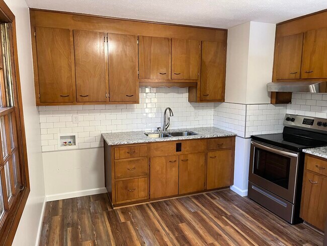 Building Photo - 129 W Blythe Cir
