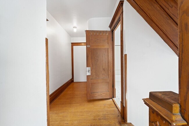 Building Photo - 513 W 22nd St