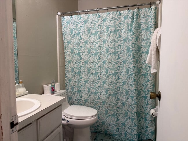 Building Photo - 7200 SW 8th Ave