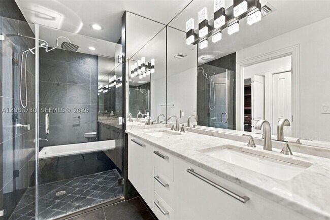 Building Photo - 900 Biscayne Blvd