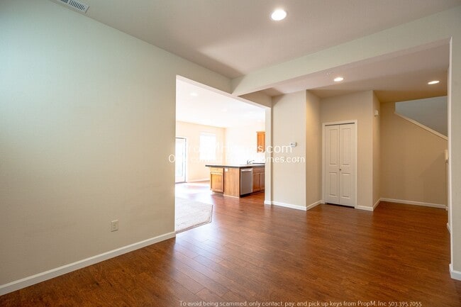 Building Photo - Spacious Four-Bedroom Gem with a Bonus Room to Spark Your Imagination!