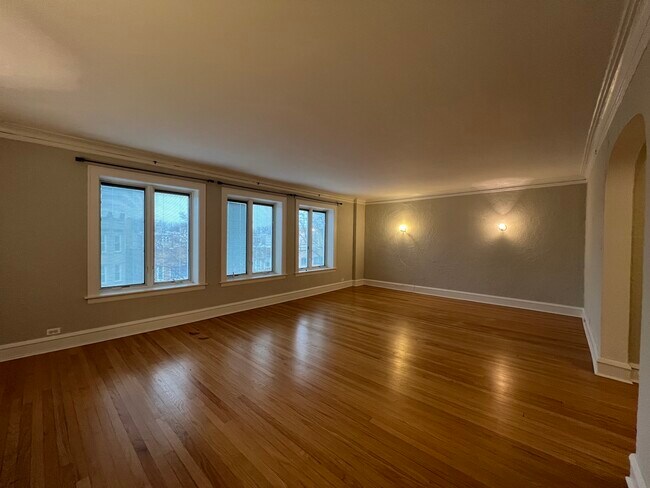 Building Photo - 6111 N Talman Ave