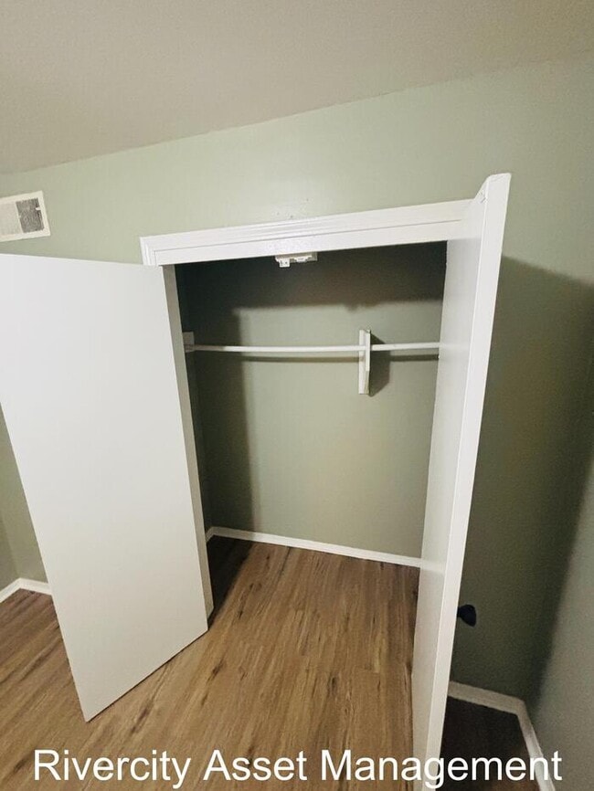 Building Photo - Charming Duplex Near University of Memphis!!!!! HABLAMOS ESPANOL!!!!!!!!