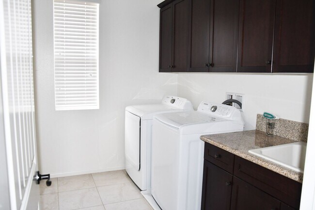 Building Photo - 3225 Donovan Ranch Rd