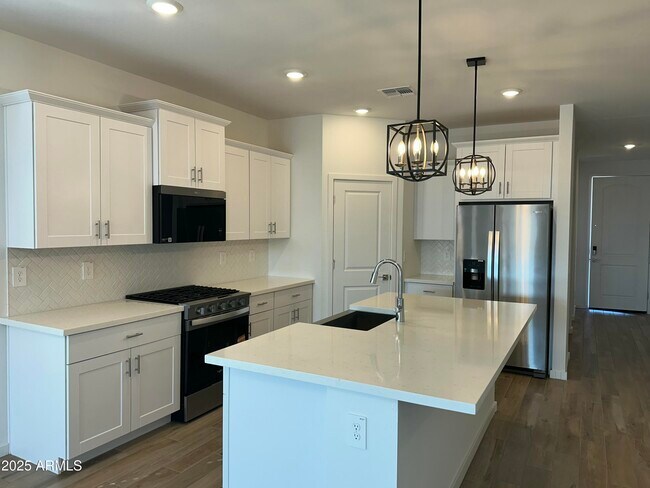 Building Photo - 15849 W Gray Fox Trl