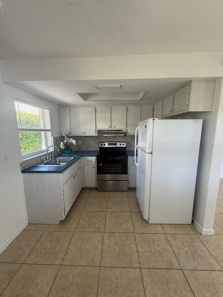 Building Photo - 623 92nd Ave N