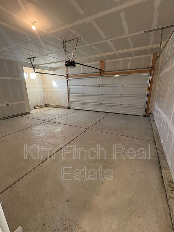 Building Photo - 56 E Portico Ln
