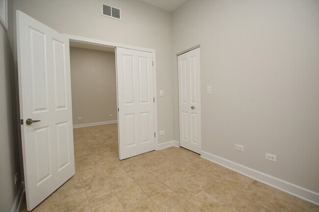Building Photo - 3440 N Elston Ave