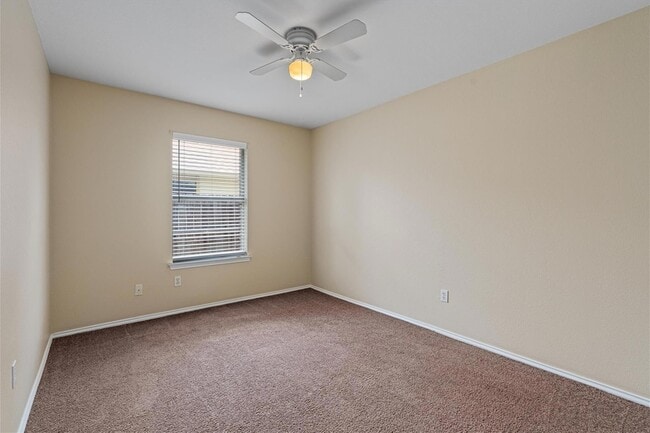 Building Photo - 1404 River Oak Dr