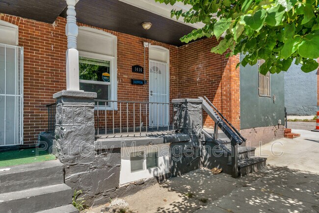 Building Photo - 1416 N Milton Ave