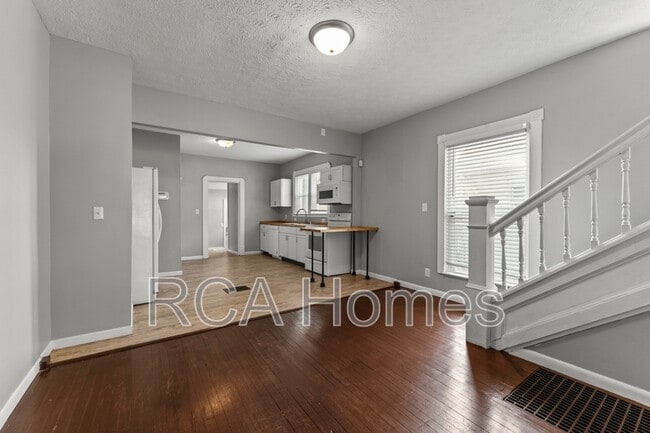 Building Photo - 1009 E Raymond St