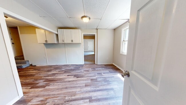 Building Photo - Huge 4 Bedroom Single Family House - almost 1500 SQ FT!