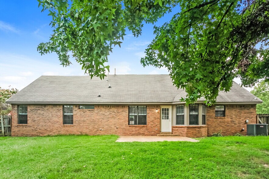 Building Photo - 4142 Hidden Fern Ln N