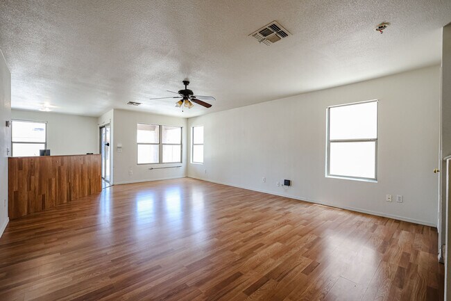 Building Photo - 11816 W Rosewood Dr
