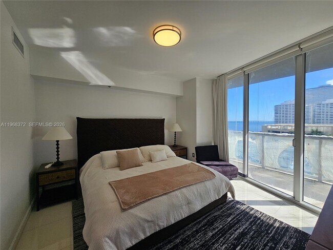 Building Photo - 495 Brickell Ave