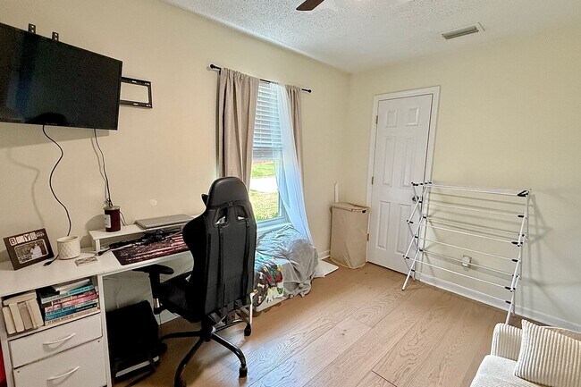 Building Photo - COMING JUNE 2026! (Pet Friendly)