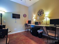 Building Photo - 324