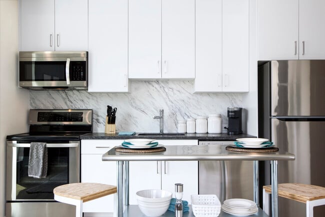 Kitchen - The Pearl & The Jewel