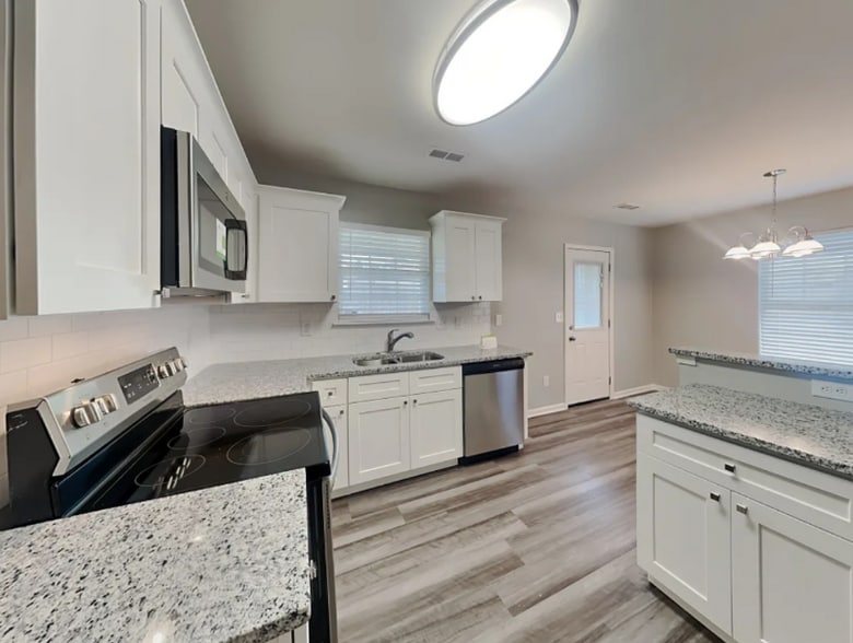Primary Photo - 1304 Crandon Dr