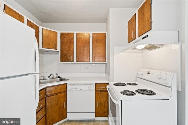 Building Photo - 141 N Fillmore Ave