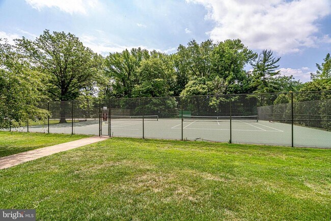 Building Photo - 6621 Wakefield Dr