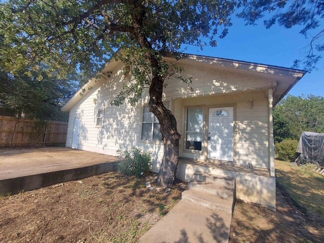 Building Photo - 752 Pecan Ln