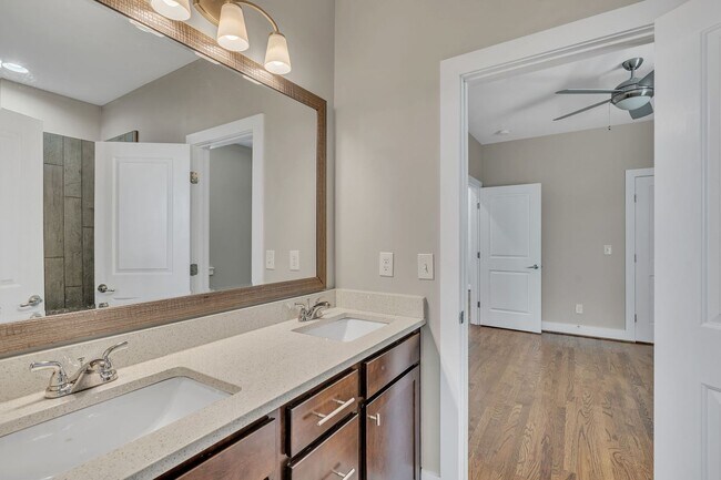 Building Photo - 4 BR with amenities in The Nations~