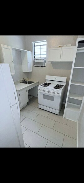 Building Photo - 7418 Oscar Dr