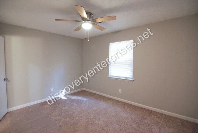 Building Photo - JUST REDUCED! 4 Bdrm / 2 Bath Home - 1st m...