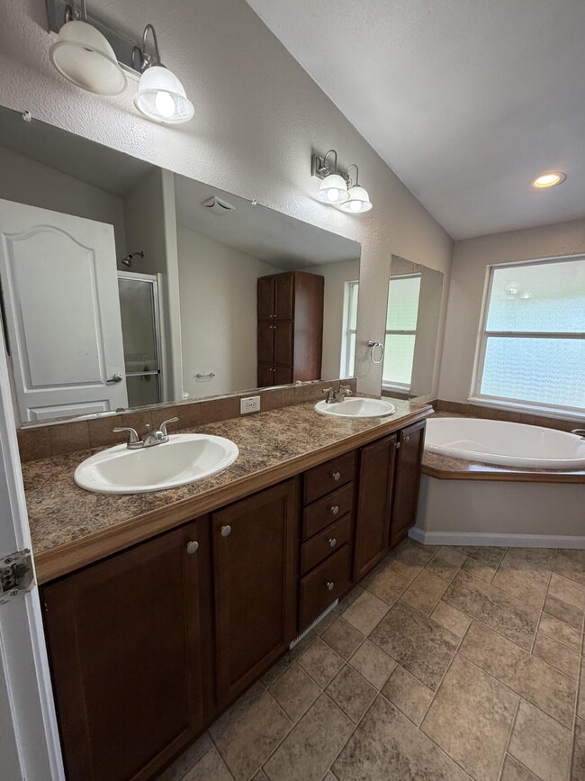 Building Photo - Country Living in this 4x2 Home