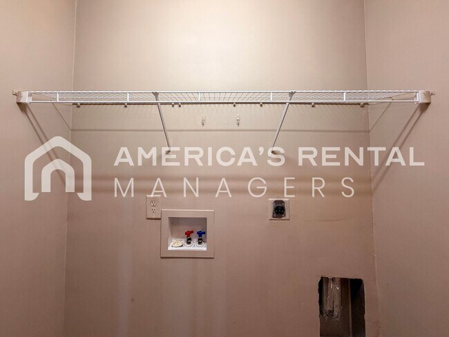 Building Photo - Spacious 3-Bed, 2-Bath Home Near Mercedes-Benz Plant in Vance!