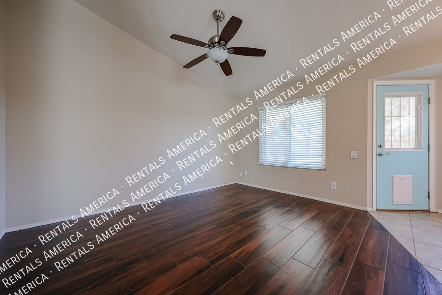 Building Photo - 4583 W Elgin St