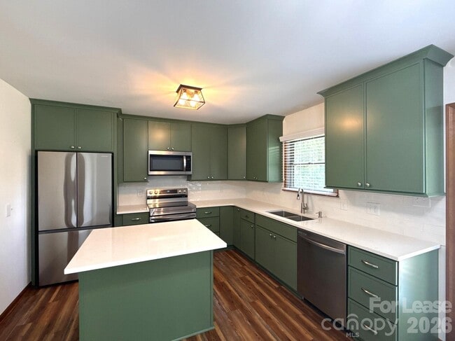 Building Photo - 110 Aqua Dr