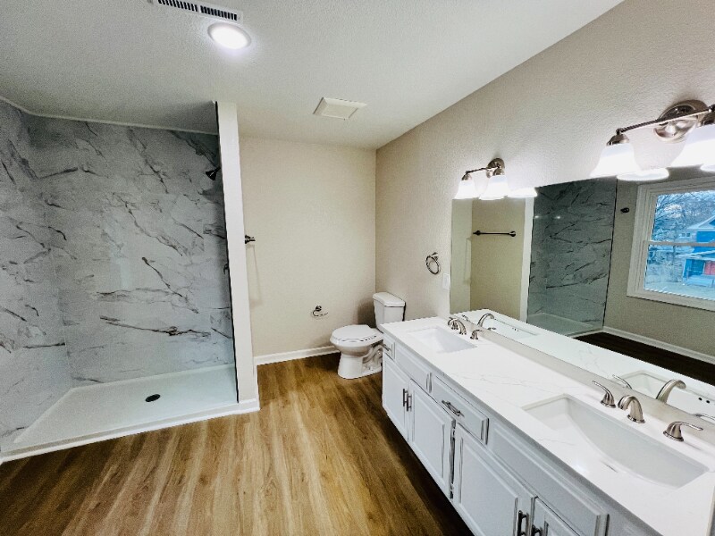 Building Photo - 3029 Woodland Ave