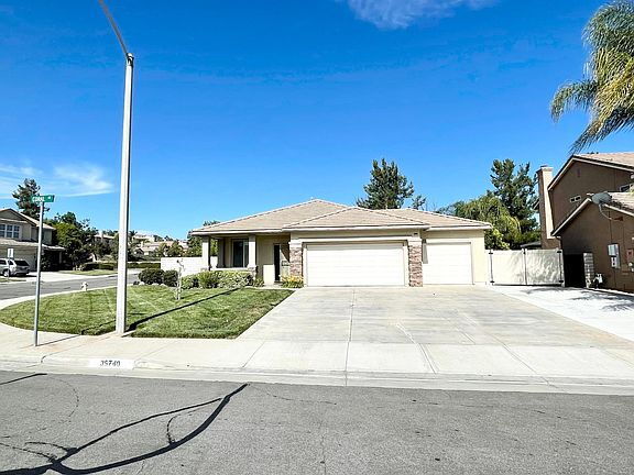Building Photo - 3 Bed / 2 Bath Pool Home with Big Landscaped Yard & 3-Car Garage