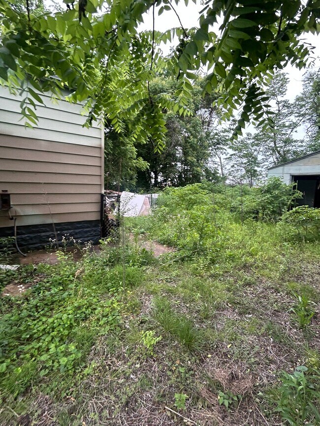Building Photo - 17 Cahokia St