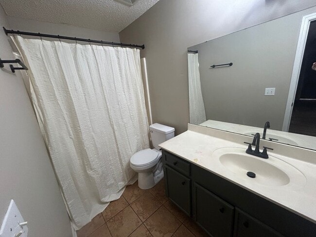 Building Photo - 25 Oak Lake Ct