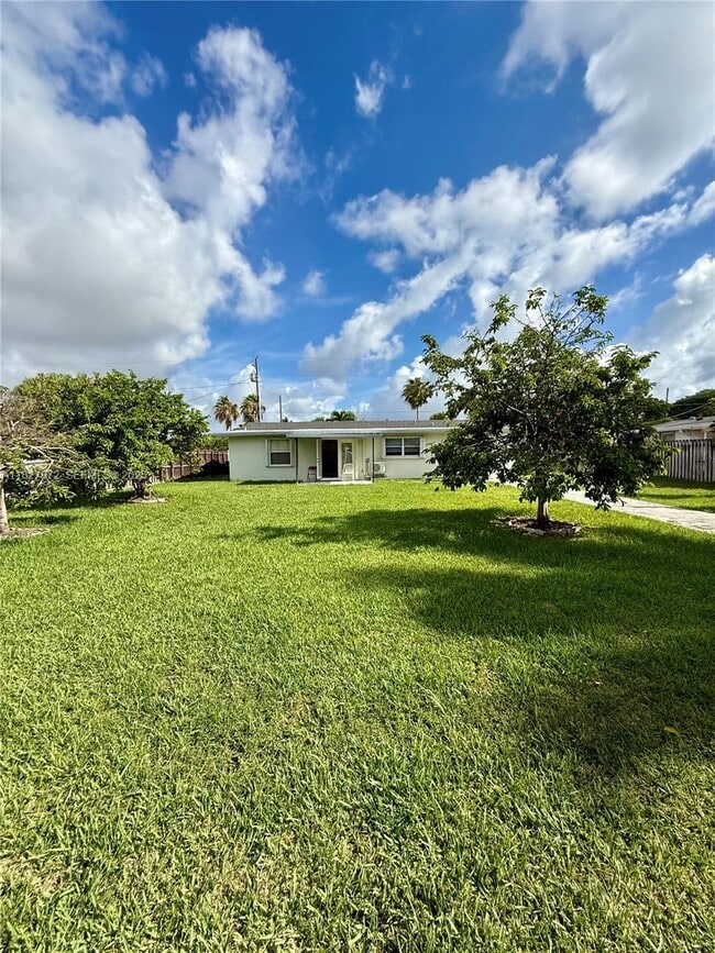 Building Photo - 9740 Sterling Dr