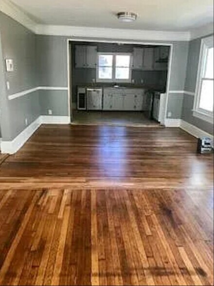 Building Photo - 955 Deckner Ave SW