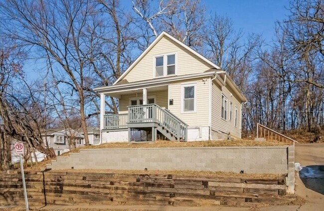 Primary Photo - 4244 Laurel Ave