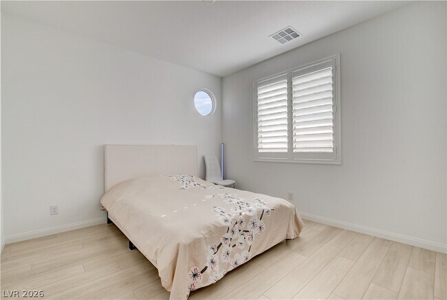 Building Photo - 10276 Thurso Ave