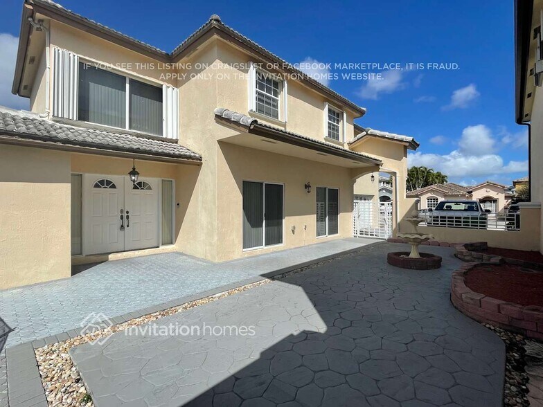 Building Photo - 9280 SW 154th Ct