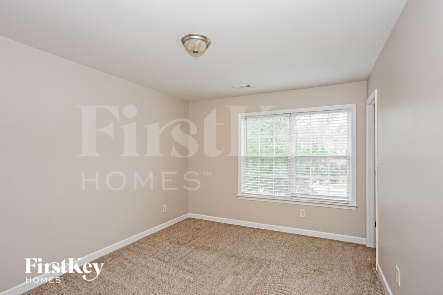 Building Photo - 2922 Blueberry Dr