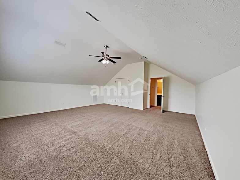 Building Photo - 123 Farmbrook Ct