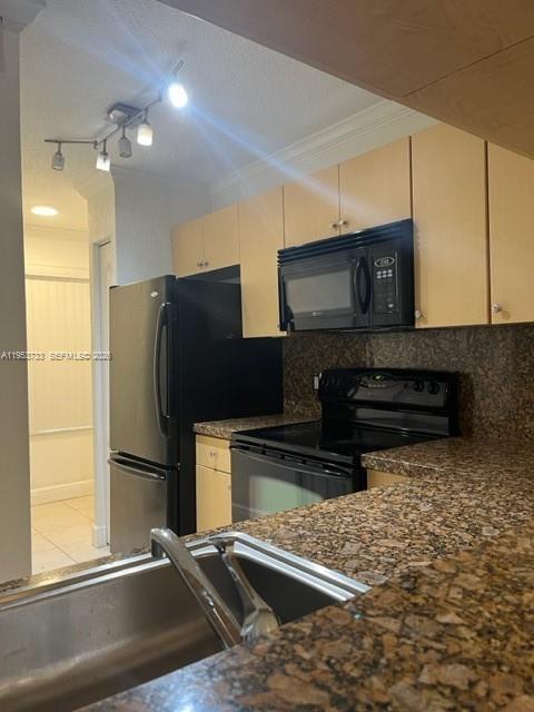 Building Photo - 908 Coral Club Dr